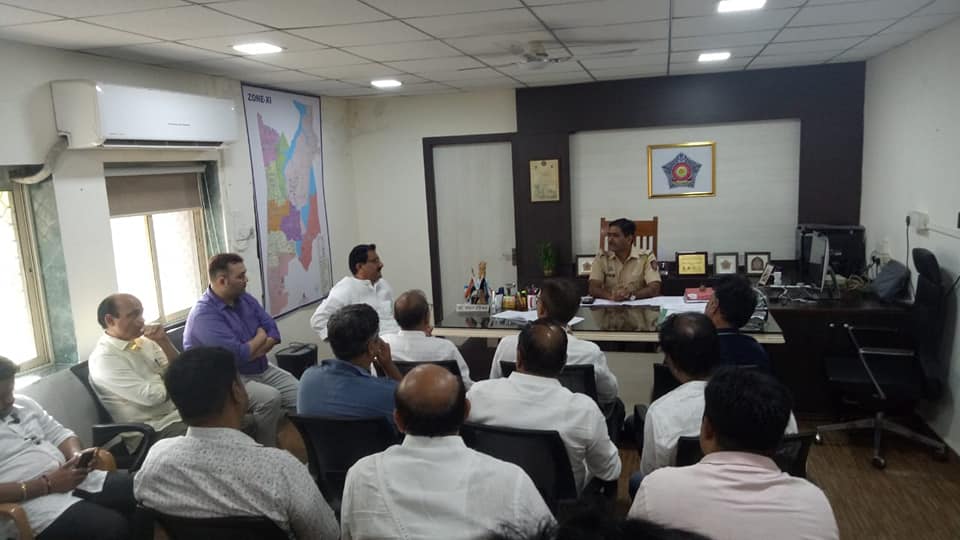 Shri. Sunil Rane met the shop owners of the malls in Borivali, with the DCP of Zone-11, (Borivali) to discuss the precautionary measures to be taken for citizen safety, against Coronavirus
