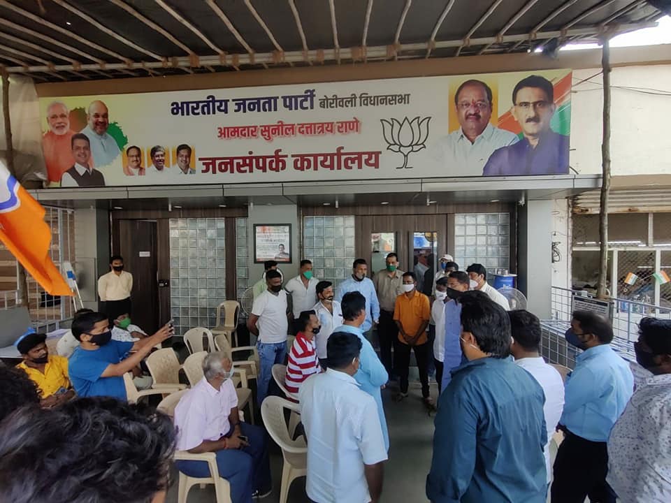 The Karyakartas from Saibaba Nagar visited the BJP Borivali office today, and interacted about the problems related to their vegetable market and public toilets.