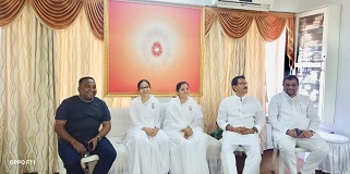Shri Sunil Rane on the occasion of International Women's Day, visited Bramha Kumari's Meditation Centre and greeted Parul Didi & Kavita Didi.