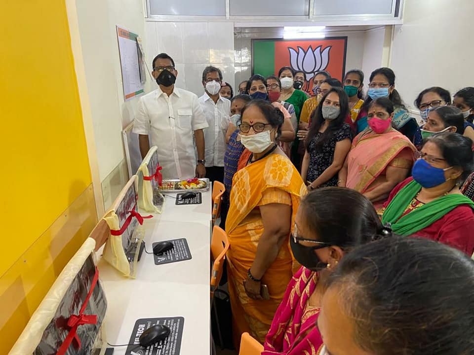 Atharva Foundation has started a free computer training centre for women and senior citizens in Charkop. Only the registered citizens can avail the benefits of this training camp. This initiative was inaugurated by the women of the area, today.