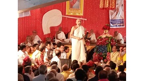 Shri. Sunil Rane on the occasion of 'Diksha', visited Jain Derasar, located at Jambli Galli, Borivali and took blessings of Jain Maharaj.