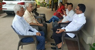 Shri. Sunil Rane after receiving a call from a senior citizen of the Borivali Constituency, about the cataract issue in his eye, booked an immediate appointment with an ophthalmologist for treating the cataract for him.