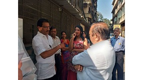 Shri. Sunil Rane visited Jambli Gali Jain Derasar in Borivali to address the problems of the Sewage Line and Gutter line. Interacted with the citizens regarding the same.