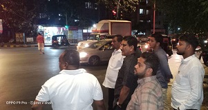 Shri. Sunil Rane took a night round around at Dyanyog Society, Chandavarkar road junction, Paranjape Society, Jairaj nagar juction, Yoganand Society, Shriyog and Vastudeep juction, Bhakti Yog Society, Veg treat junction & Vazira Naka in Borivali for inspe