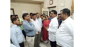 Shri. Sunil Rane visited a BMC library in Borivali East this evening. In the meantime, interacted with some students who had issues regarding the same.