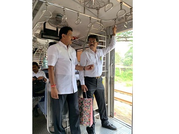 Shri. Sunil Rane after conducting meetings in Borivali with BMC & Police Officials, took a tea break with my team and left to attend meetings scheduled in Dadar