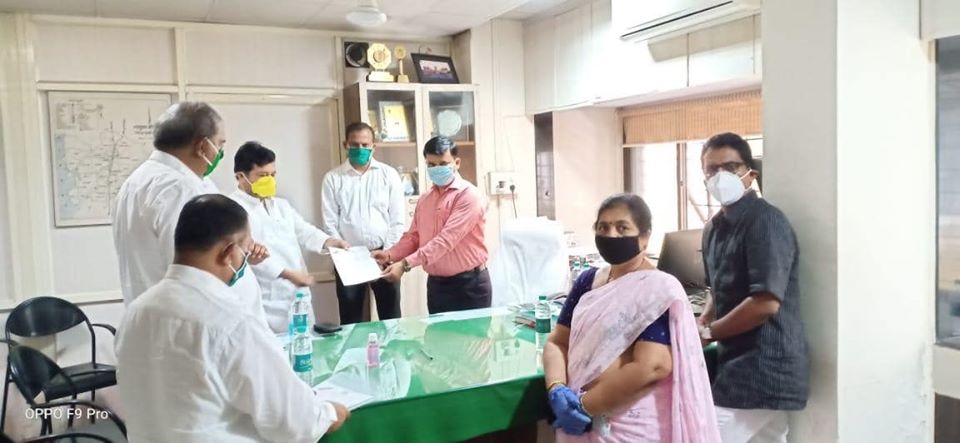 Convened a meeting with MP Shri Gopal Shetty Ji, Leader of Opposition Shri Pravin Darekar Ji, MLC Shri. Bhai Girkar, MLA Manisha Tai Chaudhary, BJP North Mumbai District President Shri Ganesh Khankar, at the Tehsildar Office (Borivali) today, to discuss t