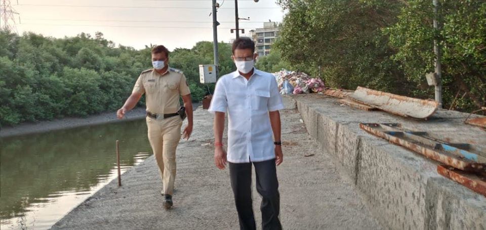 Today early morning at 6:30, Shri Sunil Rane visited Gorai and Manori villages with some volunteers , to discuss the medical support system under the Sagarmala initiative and to discuss about jetty work.Along with this, there are signs that schools might 