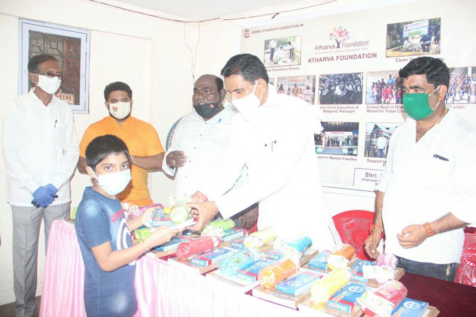 On the occasion of Seva Din, Atharva Foundation distributed notebooks, geometry boxes, water bottles, etc, to the children of Rajendra Nagar, Borbhat Pada, Bhim Nagar in Borivali West.