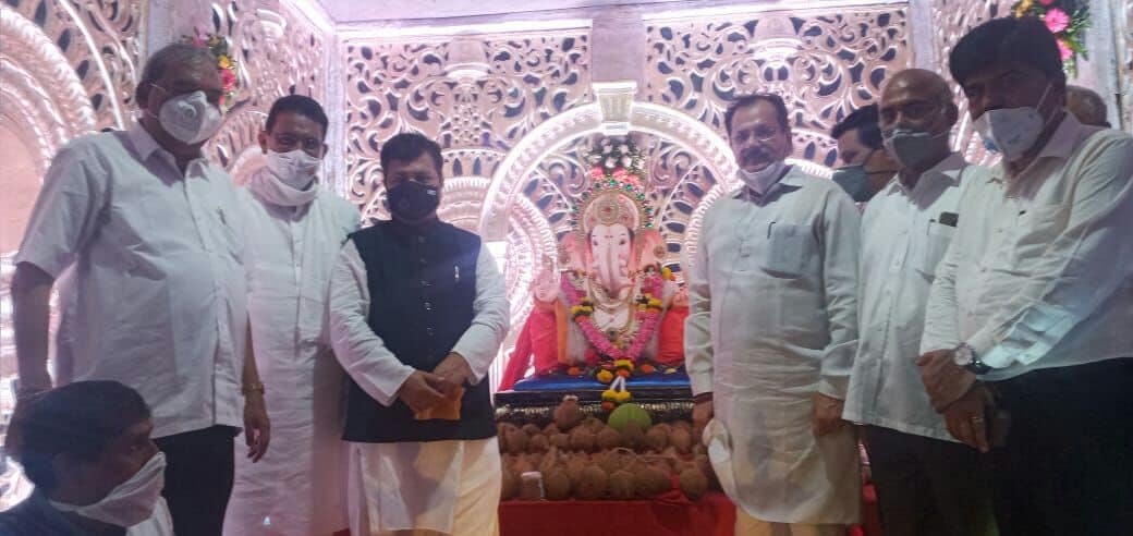 Shri Sunil Rane attended the 10-days free health check-up camp 'Arogya Utsav' organized by Siddhivinayak Public Ganeshotsav Mandal at Dahisar East, today. At that time, Leader of Opposition of Maharashtra Mr.Devendra ji Fadnavis, Leader of Opposition in L