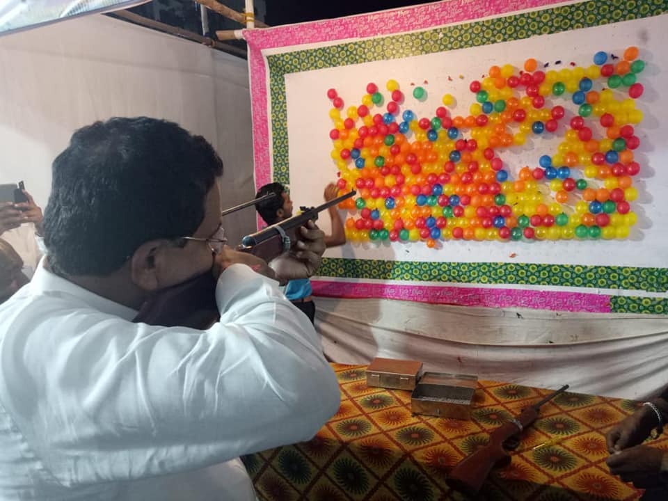 Shri. Sunil Rane visited the grand Consumer Peth and Food Festival in Shivanand Shetty today in the Borivali assembly constituency and enjoyed the festival!