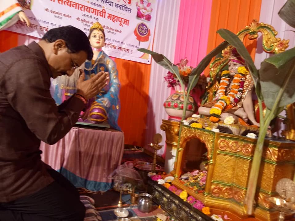 Shri. Sunil Rane attended Satyanarayan Pooja at various societies located in Borivali Constituency. Also interacted with the citizens present for the pooja.