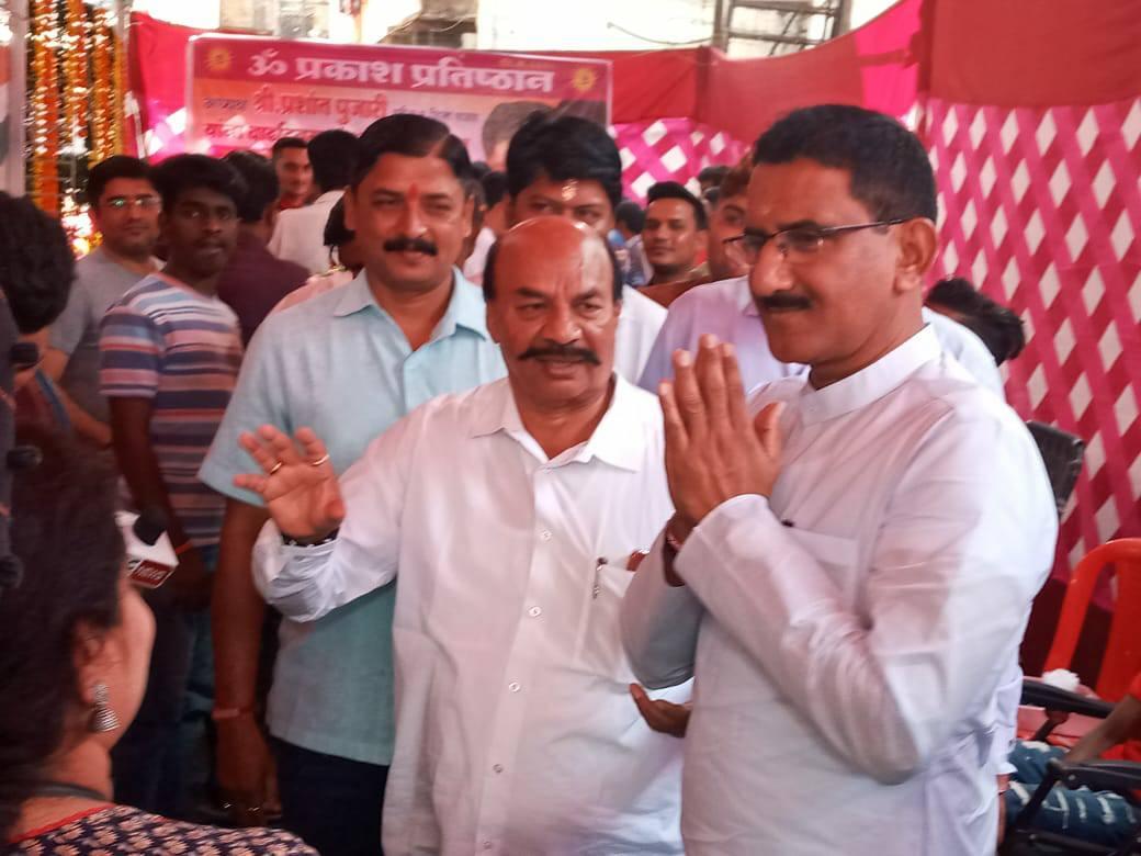 Shri. Sunil Rane attended the Birthday Celebrations of Mr. Prashant Pujari, President of Om Prakash Pratishthan. Also distributed certificates to blood donors present during the blood donation drive.