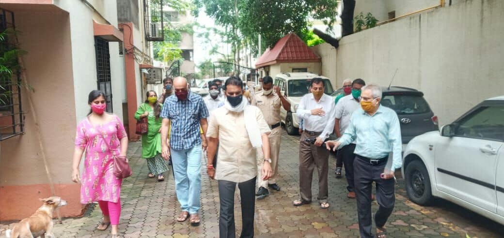 After yesterday's meeting with members of vasant complex at BJP Borivali office. Shri Sunil Rane visited vasant complex in Kandivali West today to inspect the water problems in that area. Also, discussed regarding the same with the officials and assured t