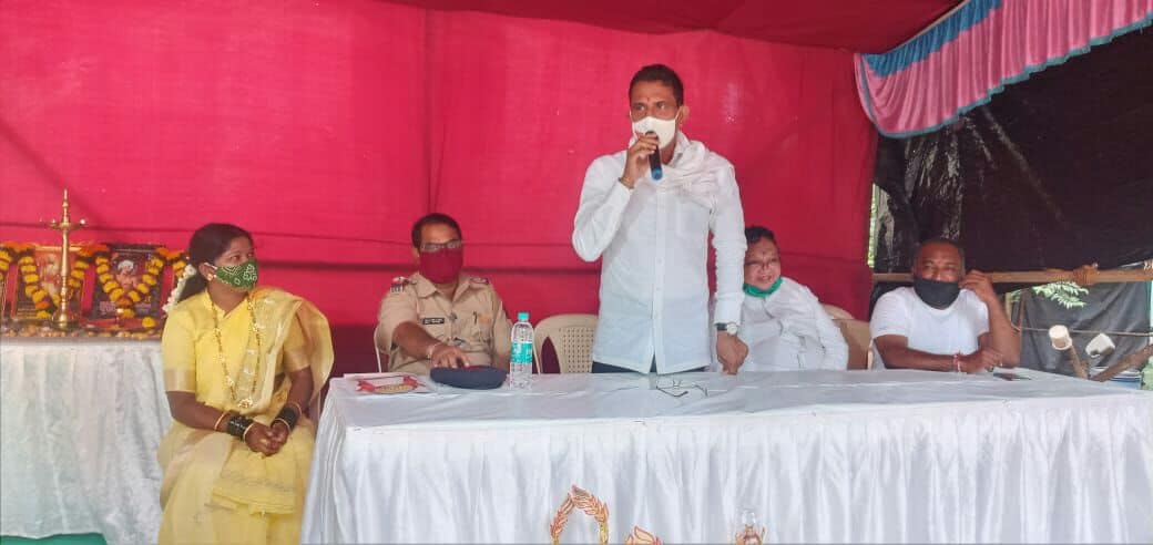 Today, on the occasion of World Tribal Day, Shri sunil Rane attended an event at Dongari Pada in Gorai, Borivali along with Father Edward of Gorai Church, Former Corporator Mr.Shiva Shetty, Police inspector Mr.Sawant, and BJP Karyakarta Mrs.Sushma Tai. Ap