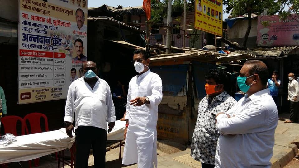 To inspect the work of BJP workers who are constantly working to ensure the safety and health of the citizens even during tough times of #coronavirus, visited the foodgrains distribution center started by BJP worker Taman Anna today. Furthermore, the Pres