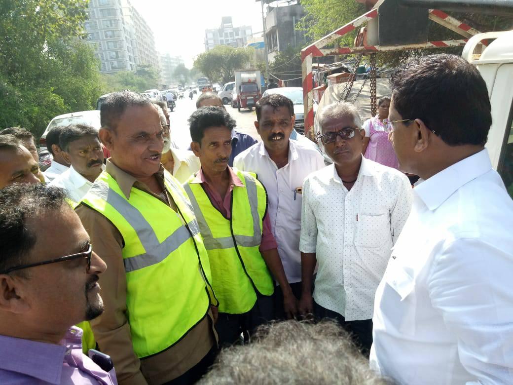 Shri. Sunil Rane as instructed the illegally parked cars and autos were towed by the MCGM.