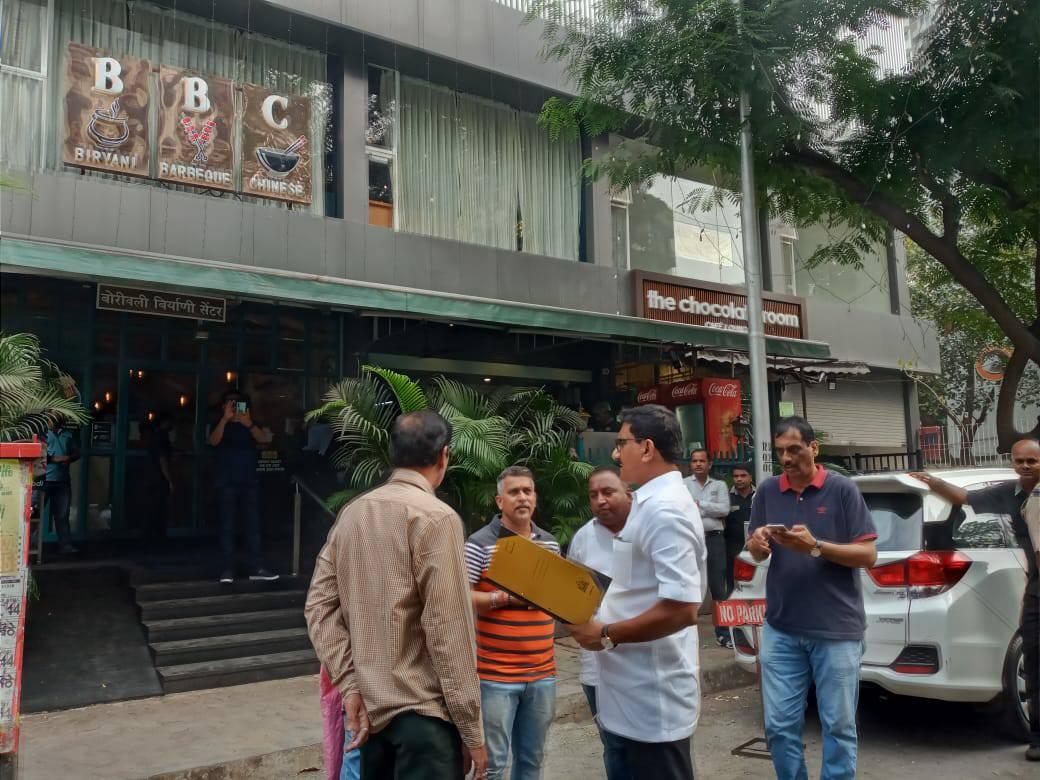 Shri. Sunil Rane took a stroll around Babhai Naka, Borivali today. It is was pleasure to meet citizens and discuss the plans for growth and development of Borivali.