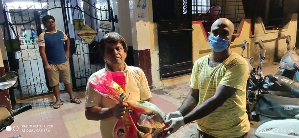 As we all know that # Coronavirus has disrupted current public life, it is difficult for people to step outside their homes. Thanks to the BJP workers, who are working day and night to maintain soci al commitment towards the citizens of Borivali constitue
