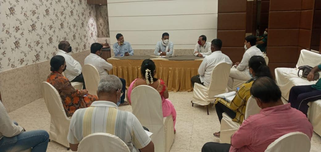 Held a weekly meeting with the BJP Borivali Mandal office bearers to discuss regarding the issues of Charkop and Gorai , the contaminated lake in Charkop , quarantine centre, problem faced by citizens due to mobile towers. Also discussed about municipal e