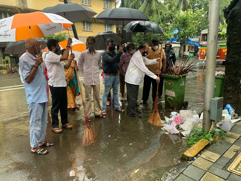 A cleanliness drive was organised at ward no.13 of Borivali Constituency, under the guidance of Mr.Mukesh Vidyarthi Singh.  A few BJP Karyakartas also participated in the clean-up drive.