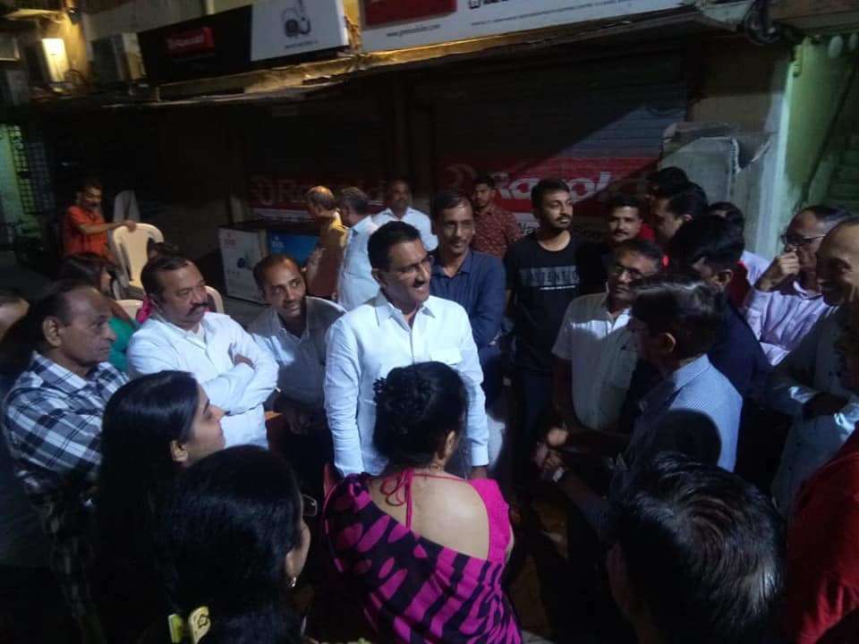 Shri. Sunil Rane after attending the CAA support program at Jawan Nagar CHS in Borivali, met few residents and discussed their issues regarding the same.