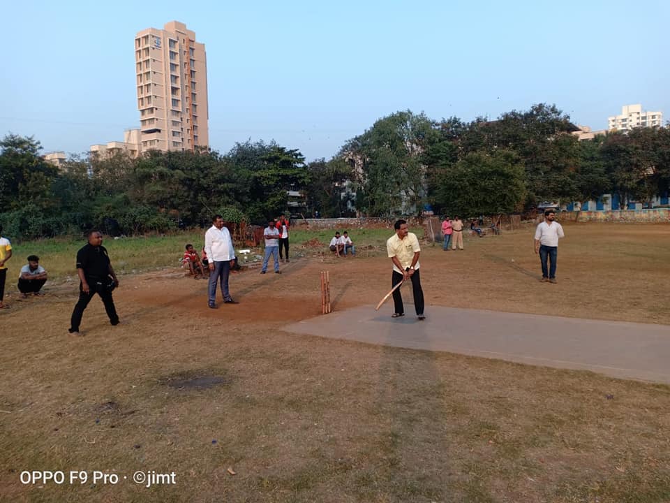 Shri. Sunil Rane took out time yesterday from a hectic schedule to play cricket for few minutes, at Gaondevi Maidan, Chikuwadi, Borivali. The value of sports in our lives is really important. 