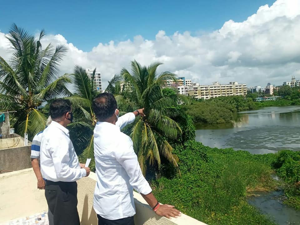 Shri Sunil Rane visited the lake at Charkop Sector 8 in Kandivali along with the Karyakartas to undertake a discussion about setting up an ecological park to conserve nature and environmental protection.