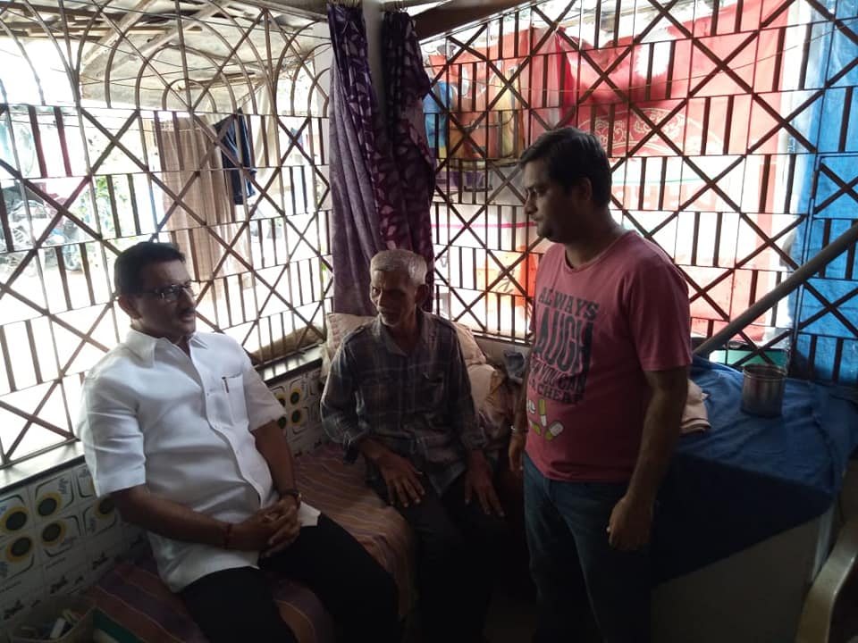 Shri. Sunil Rane visited houses of a few karyakartas after returning to Mumbai from Nagpur Winter Assembly.