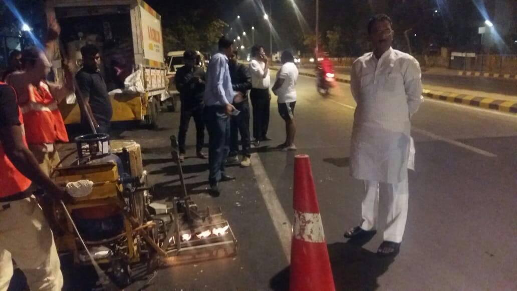 Shri. Sunil Rane took a stroll at Paranjape Colony Signal, Borivali West, last night to monitor the ongoing zebra crossing work.