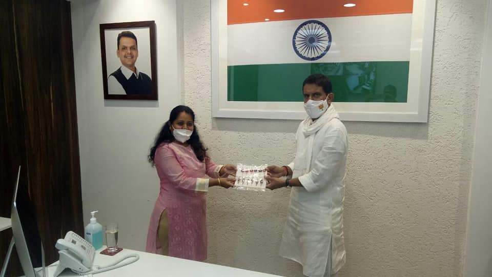 On the occasion of Rakshabandhan,  a few BJP women Karyakartas from Borivali Constituency participated in an initiative, wherein they decided to send rakhis to the army soliders stationed at the border.