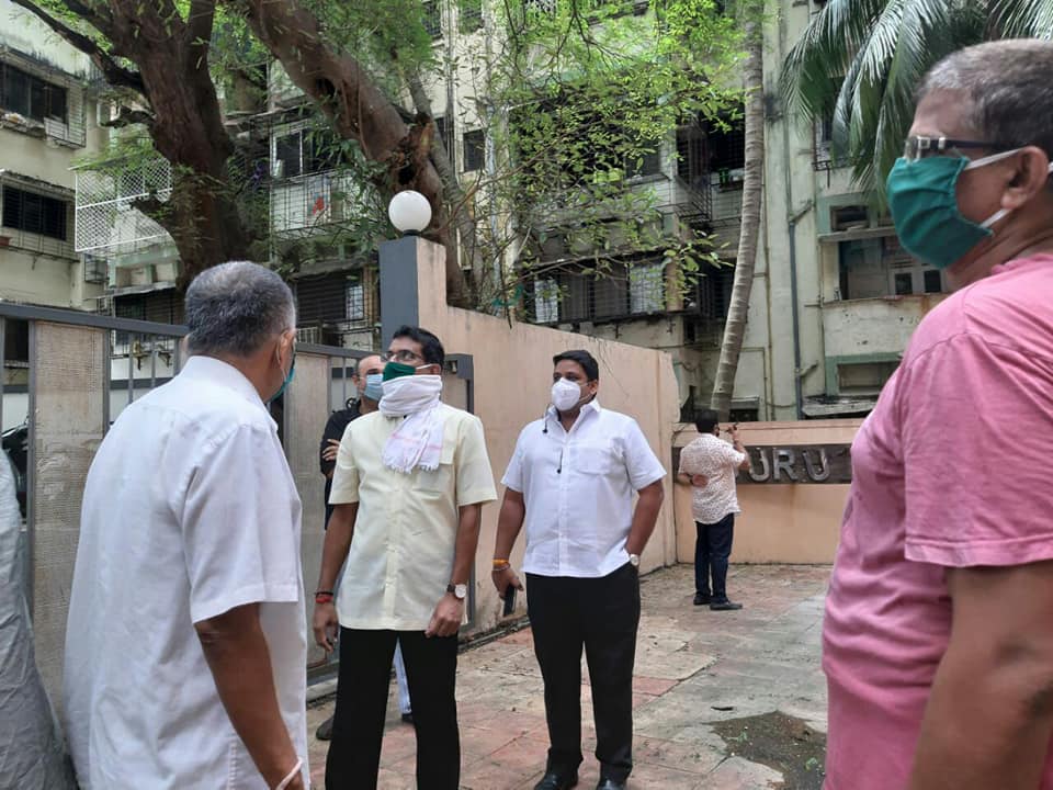 Shri Sunil Rane visited Shraddha Heights in Borivali West along with Karyakartas, today. Interacted with the citizens and discussed regarding the problems faced by them.