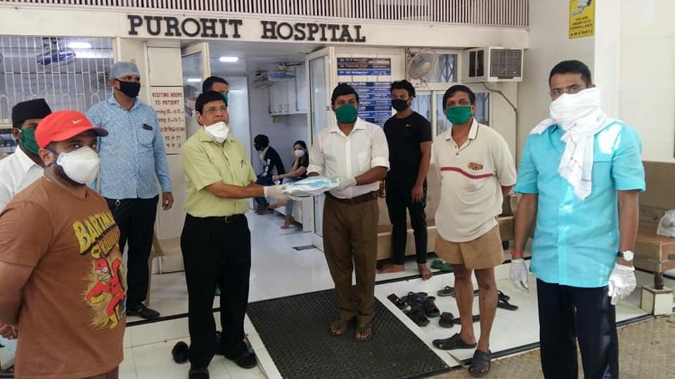 Shri Sunil Rane visited Purohit hospital to inspect the work of issuing free medical certificates started for the citizens traveling outside Mumbai since yesterday. Sincere thanks to the volunteers of Rashtriya Swayamsevak Sangh for helping in this initia