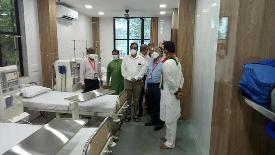 Shri sunil Rane visited a dialysis centre built by Nana Palkar Smruti Trust at Eksar in Borivali West along with MP Shri.Gopal Shetty and Dr.Pramod Navalkar.