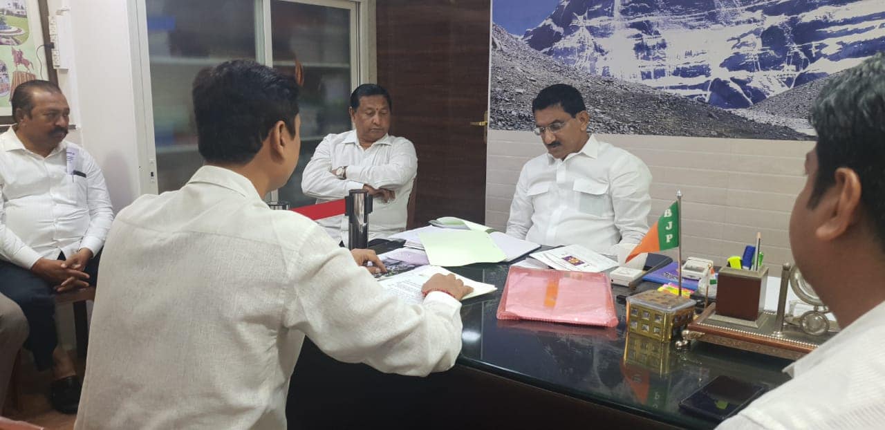 Started the morning by addressing the citizens of Borivali at Hon. Gopal Shetty Ji's office and discussed the steps being taken for the development of Smart Borivali.