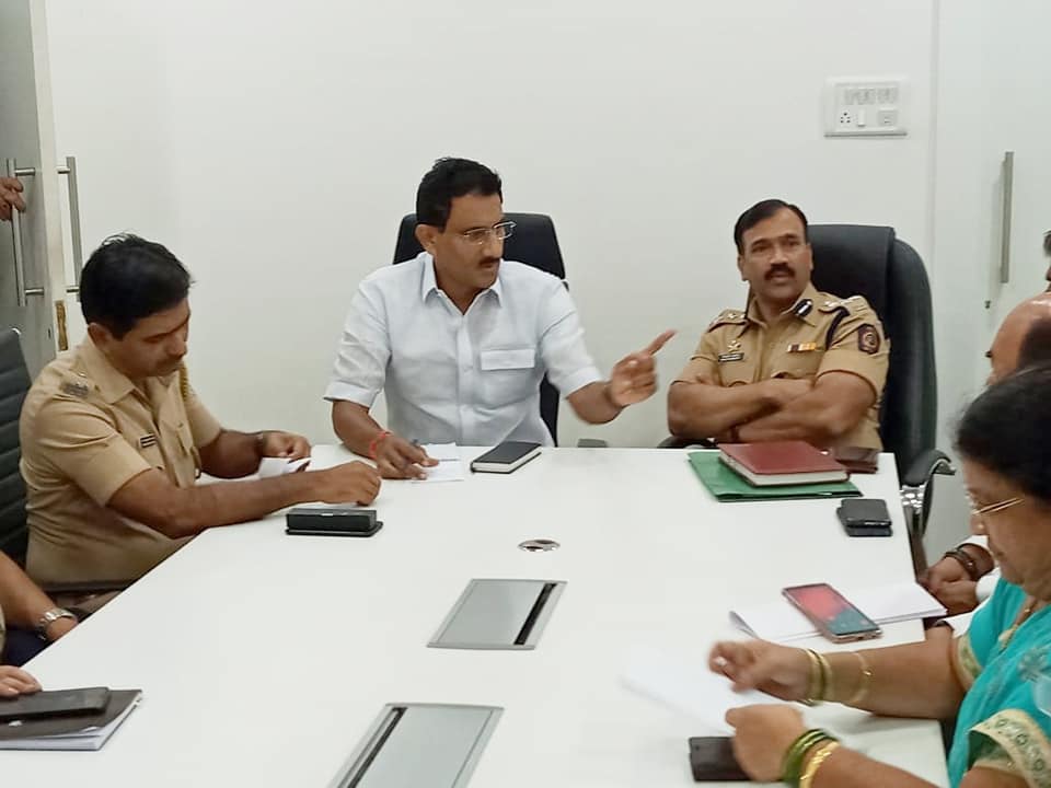 Shri. Sunil Rane convened a meeting with Mr. Dilip Sawant Ji, the additional commissioner of Police for the safety of the citizens of Borivali.