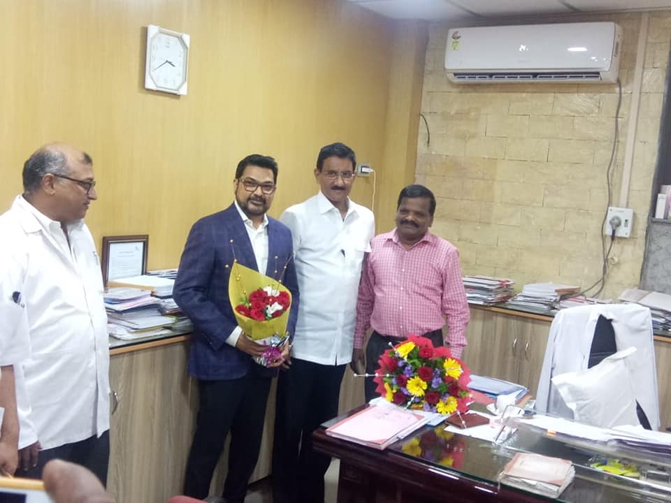 Shri. Sunil Rane took rounds of the Old MBPT hospital along with Dr. Ajeenkya Patil at Wadala, which will have a new look soon.