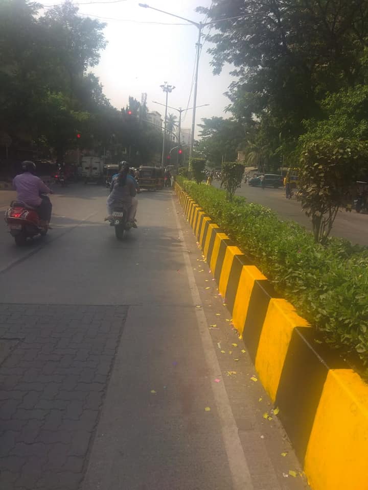As instructed, the dividers on the Chandavarkar route were painted. 